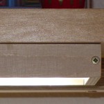 Led-Flächenlampe aus Holz und Plexiglas